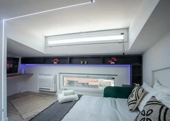 My Little Tiny House Daire Rhodes City